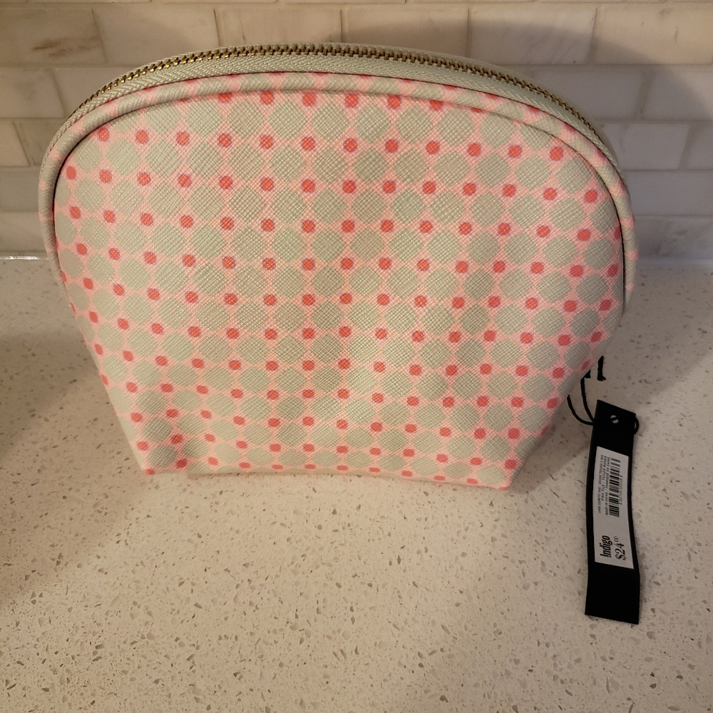 Love & Lore Cosmetic Bag NWT - Picture 3 of 3